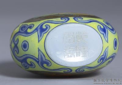 图片[3]-Glass-body painted enamel snuff bottle with auspicious symbols of prosperity, longevity, and “ruyi”, Qing dynasty, Qianlong reign (1736-1795)-China Archive